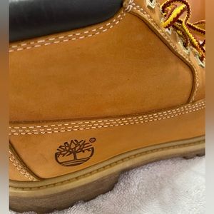 Timberland in like new condition. Very clean inside n out. Size 7men 8woman.